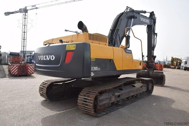 クローラーショベル Volvo EC300 DNL