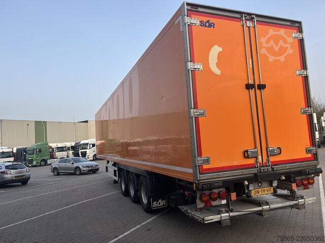 Kyld/fryst transport Schmitz Cargobull / SOR Iberica / Carrier Vector 1550 / Frigo Box...
