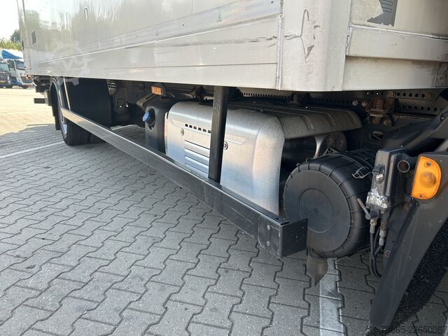 Koffer DAF LF 230 FA / 12 Ton / 246 dkm / Navi / Box / Laa...