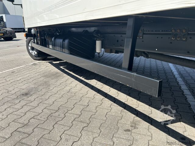 Box body DAF LF 230 FA / 12 Ton / 217 dkm / Navi - Camera / ...