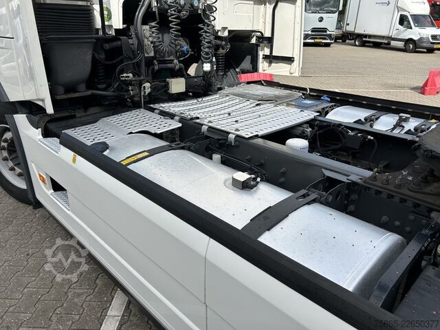 Standardni SZM Volvo FH 420 Globetrotter / 854 dkm / Night AC / VEB+...