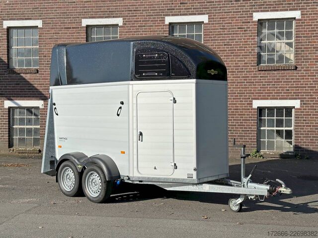 Remolque de transporte de caballos Humbaur XANTHOS 2400 | BLACK