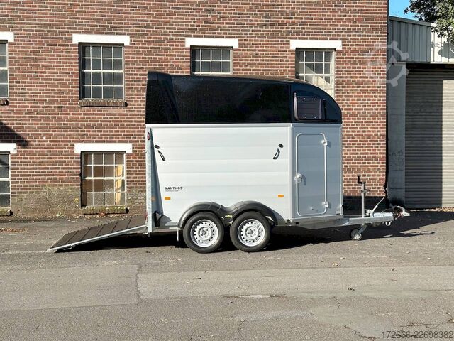 Remolque de transporte de caballos Humbaur XANTHOS 2400 | BLACK