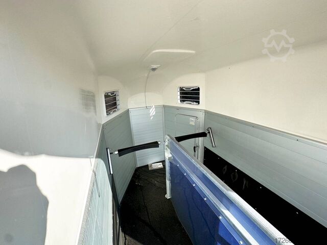 Remolque de transporte de caballos Humbaur XANTHOS 2400 | BLACK