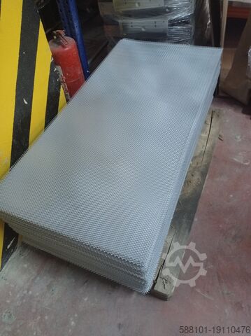 Linha de produção de malha metálica expandida TOK MAKINA METAL TGM