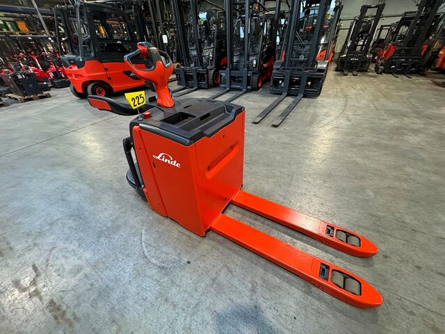 Hand pallet truck platform electric 3,050 h Linde T 20AP