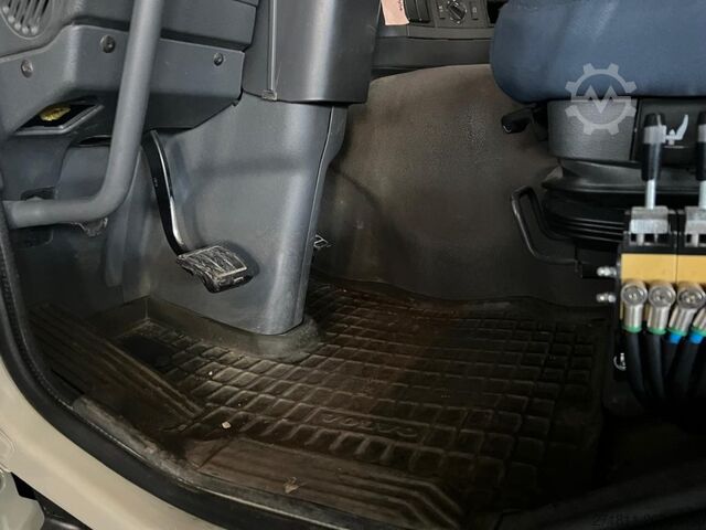 Рол-оф камион VOLVO VOLVO FM480 SCARRABILE 8X4