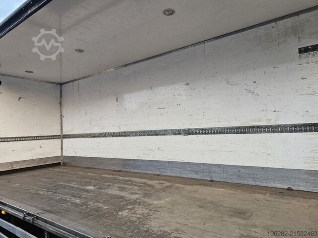 משאית ארגז Volvo FL 240 4x2 16tons Seitentüren Koff