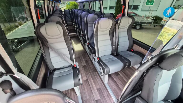 Minibus MERCEDES-BENZ 519 Sunset S 4 Ferqui Lagerfahrzeug Stock