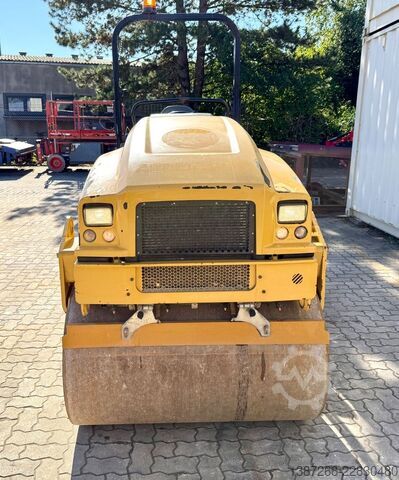 Rullo monotamburo CATERPILLAR CB34B / 2018 BJ / 932 Stunden / 4.3 Tonnen