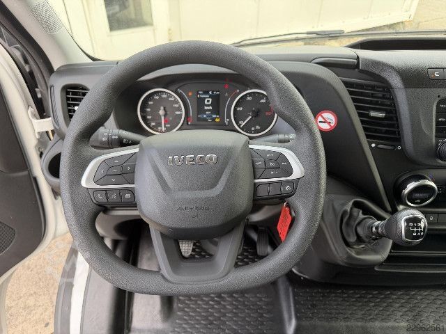 Furgão de painéis IVECO 35S16V Klima / Kamera / Tempomat