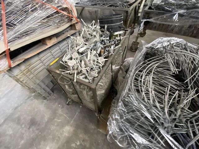 1999 CM System D8 transportor aerian (lanț de vopsire) pentru manipularea scaunelor sau a... CM System D8