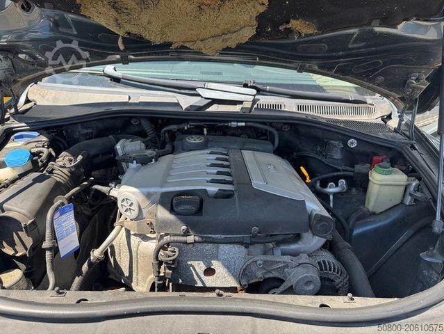 Pick-up VOLKSWAGEN Touareg 3.2 V6/ GETRIEBESCHADEN /Motor läuft!