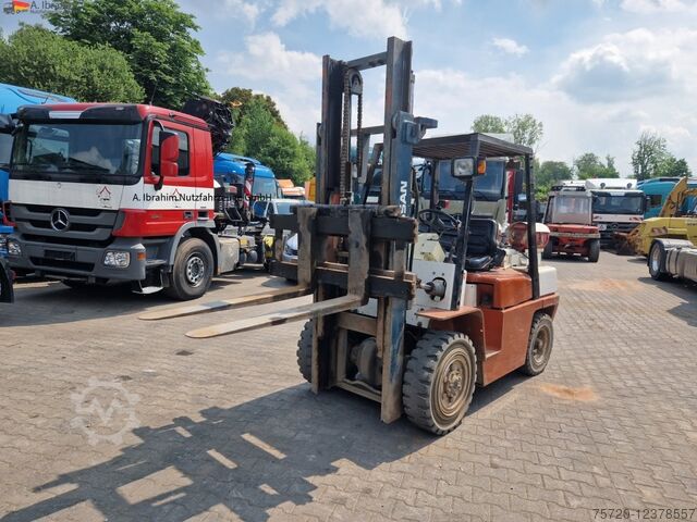 מלגזה קדמית Nissan BF 03-40 4t Stapler