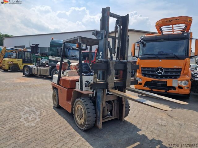 מלגזה קדמית Nissan BF 03-40 4t Stapler