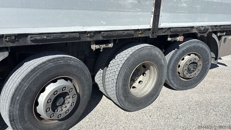 Kamion sa ravnom platformom Iveco MAGIRUS A260S/80 ST13 1050