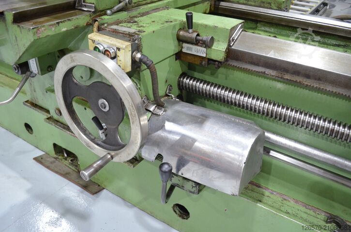 Mesin bubut konvensional Gurutzpe AT 8000-600