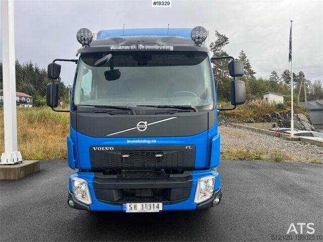 Mala Volvo FL250 4x2 box truck w/ lift