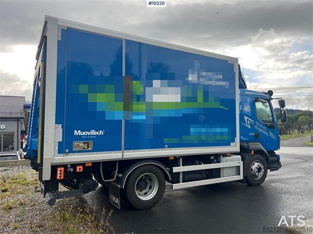 čemodāns Volvo FL250 4x2 box truck w/ lift