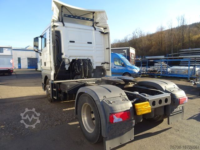 Standard tractor unit MAN 18.460 TGX*Retarder*Navi*Flachdach*1Bett*Kühlbox