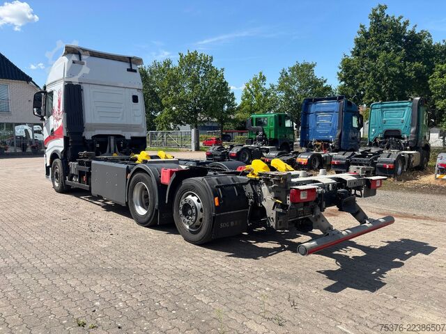 Camión con caja móvil IVECO S-Way CNG AS260 Intarder Lift. Lenkachse