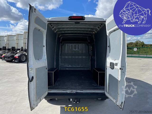 Box van Peugeot Boxer 435 L3 H2 2.2 Blue HDI