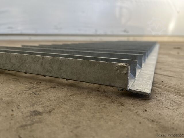Largeur totale : 1 270 mm / Profondeur : 382 mm Dexion HI280 eingelegtes Gitterrost Gitterrostboden