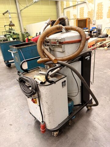 جهاز شفط الزيت NILFISK ECO-OIL 22