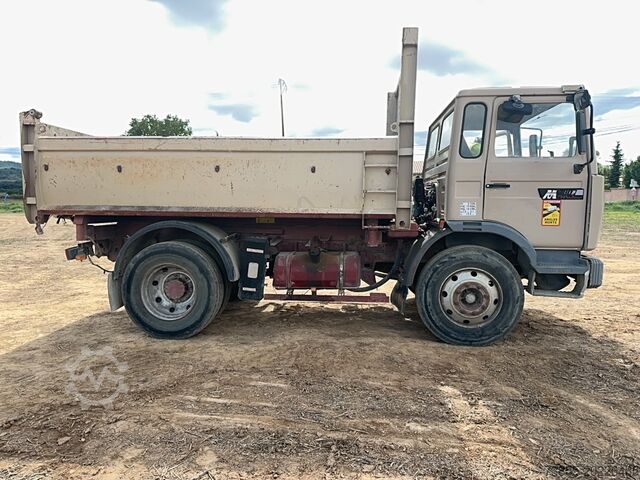 Camion de gunoi Renault M180