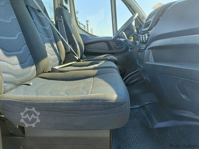 60C18 แชสซี Iveco Daily