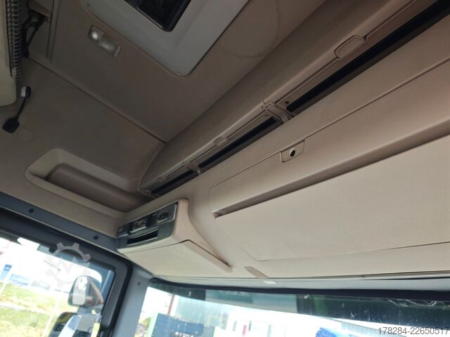 واحد تراکتور با حجم بالا SCANIA R450  MEGA Vollverkleidung Standklima