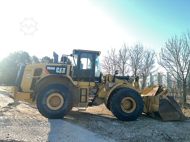 Máy xúc Caterpillar 966M