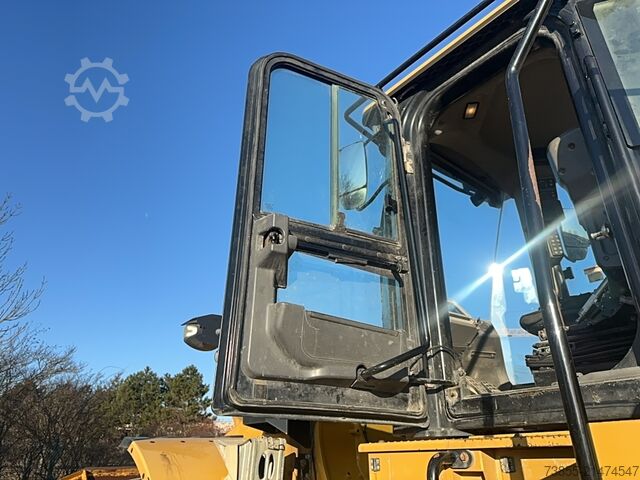 Máy xúc Caterpillar 966M