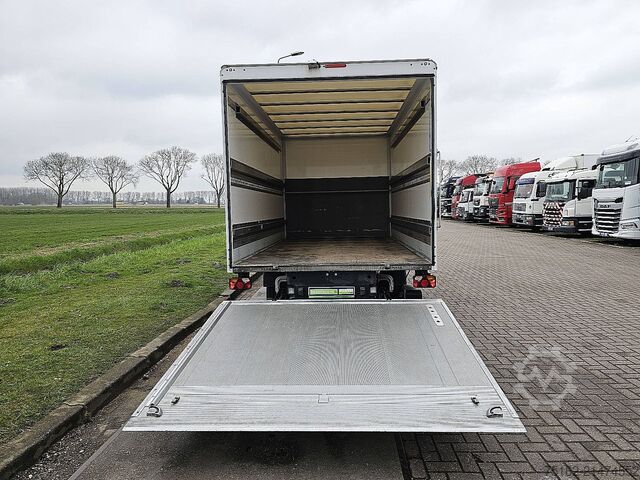 Suitcase MERCEDES-BENZ SPRINTER 319 Bakwagen Laadklep!