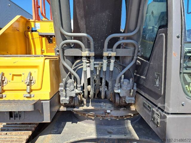 รถขุดตีนตะขาบ Volvo EC220EL