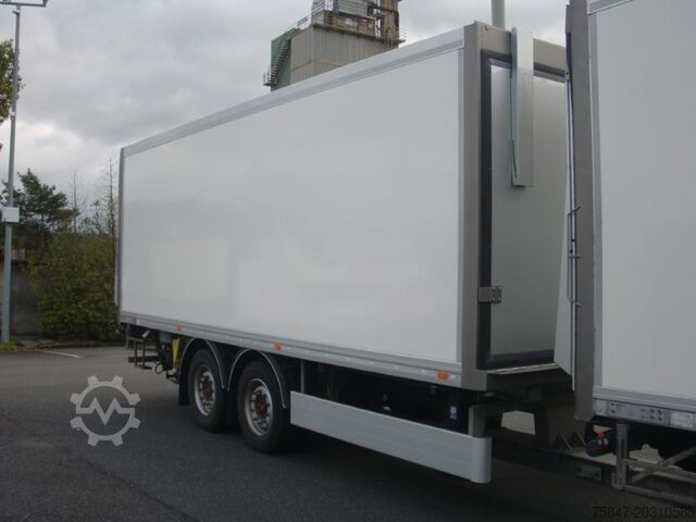 Kamion sa sandukom Mercedes-Benz Actros 1836 L Komplettzug Durchlader