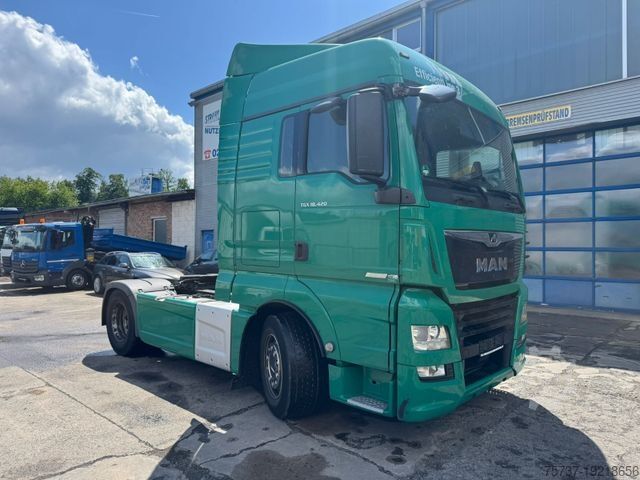 Standardni tegljač MAN 18.420 LL