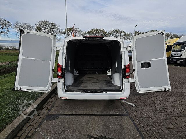 Kombi med högt tak MERCEDES-BENZ VITO 114 L2 Navi Euro6 ACC!