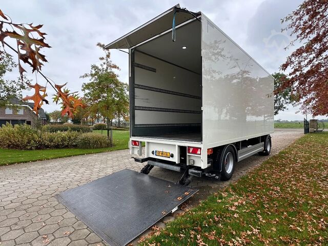 Kufr Pacton PACTON GESLOTEN AANHANGER MET LAADKLEP