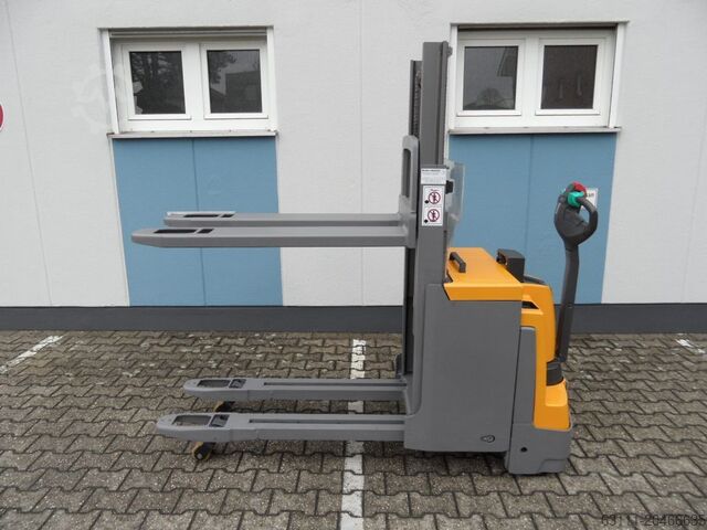 High Lift stacker Jungheinrich EJD 220 - NEUE Batterie -Initialhub - Doppelstock