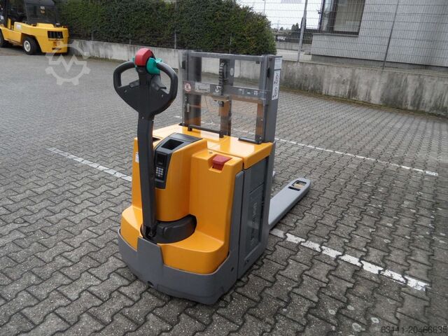 High Lift stacker Jungheinrich EJD 220 - NEUE Batterie -Initialhub - Doppelstock
