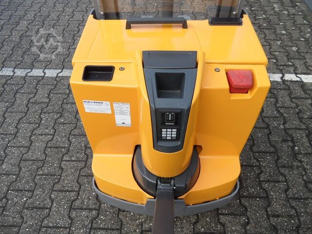 High Lift stacker Jungheinrich EJD 220 - NEUE Batterie -Initialhub - Doppelstock