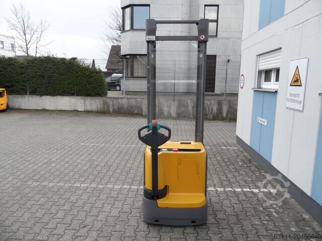 High Lift stacker Jungheinrich EJC 214 - NEUE Batterie - wenig Stunden - E-Lenkun