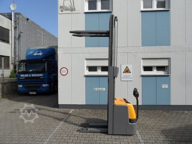 High Lift stacker Jungheinrich EJC 216 - NEUE Batterie - nur 257 Stunden!