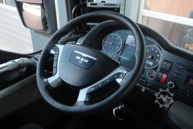  MAN TGX 35.480 8X4-4BL/ MANUAL/ 26T HOOK/ HYVA LIFT/