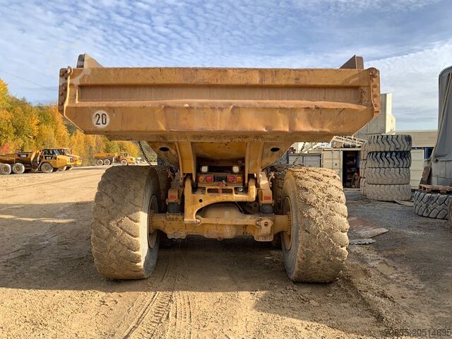 Šarnīru pašizgāzējs Caterpillar 735B