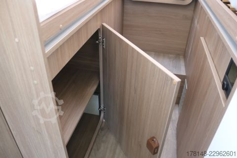 Полуинтегрированный автодом Carado VAN V337 Pro+