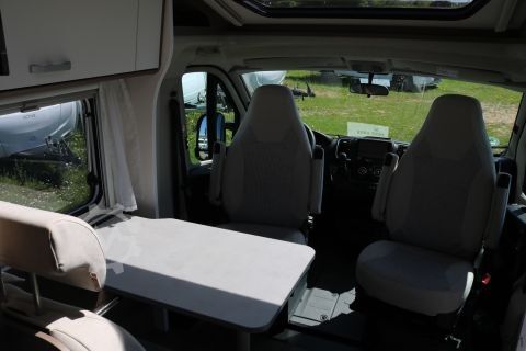 Полуинтегрированный автодом Carado VAN V337 Pro+