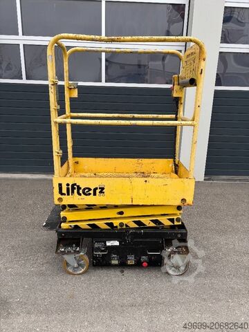 Angkat gunting Boss 4,55m Arbeitsbühne Personenlift, BJ 2013