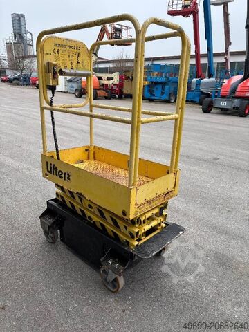 Angkat gunting Boss 4,55m Arbeitsbühne Personenlift, BJ 2013